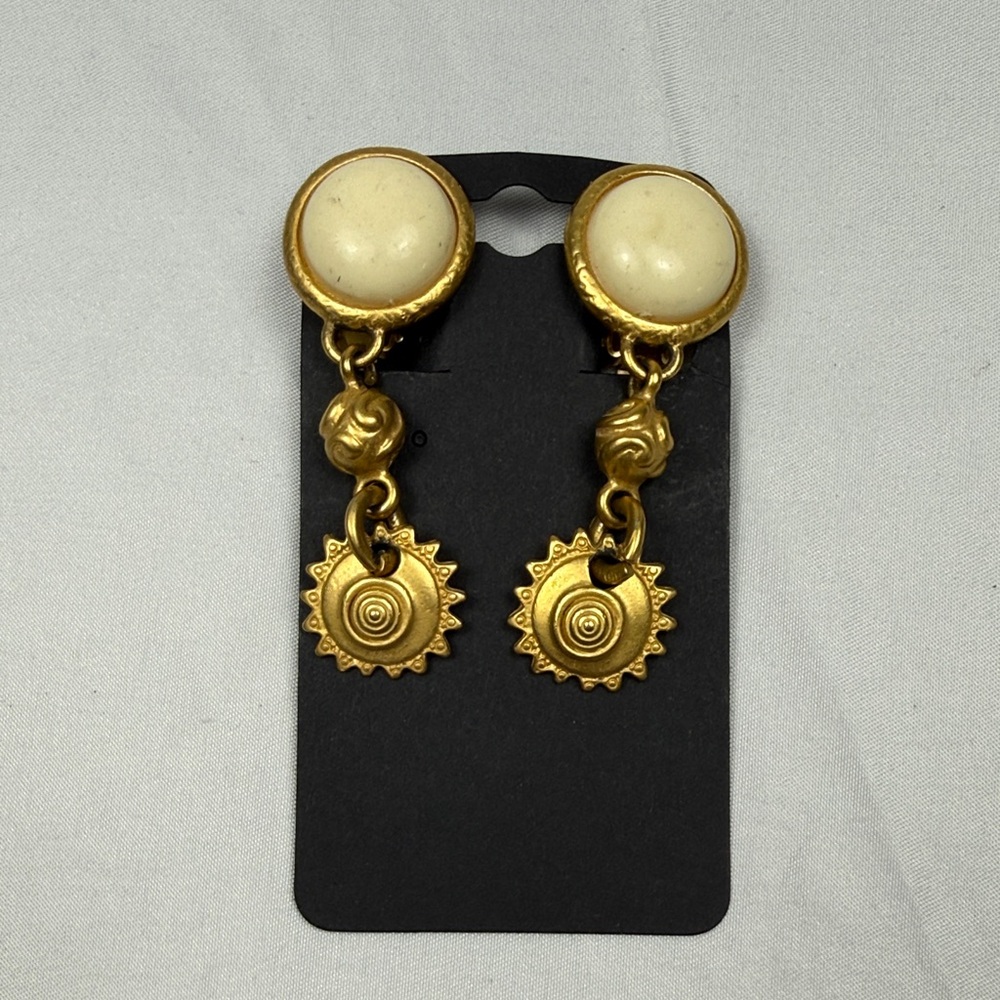 Vintage Gold Tone Dangle Clip On Earrings‎ Cream Cabochon Sunburst Charm
